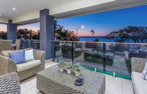Newport Luxury House with Pool - 4 Bedrooms