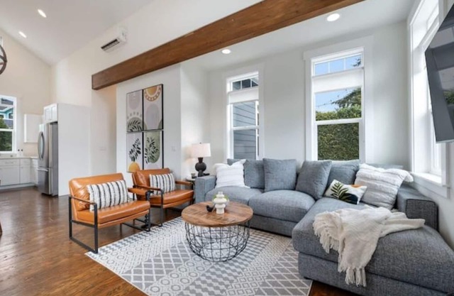 Next to Park, Soaring Ceilings, Remodeled 2 BR