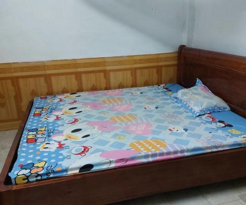 Nhà trọ 3p khép kín. Trong đo 2p có 2 giường đơn (ko điều hòa)và 1 p giường đôi có điều hòa . ĐT 0962234267