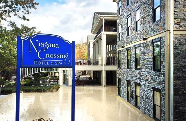 Niagara Crossing Hotel and Spa