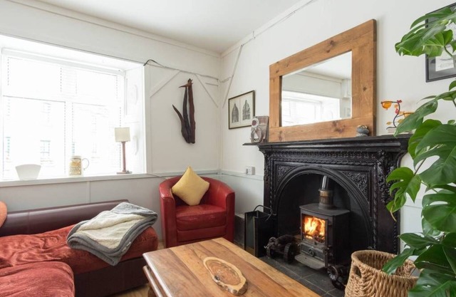 Niamh's Seaside Cottage Perfect location in the Heart of Kinvara Explore Unwind.