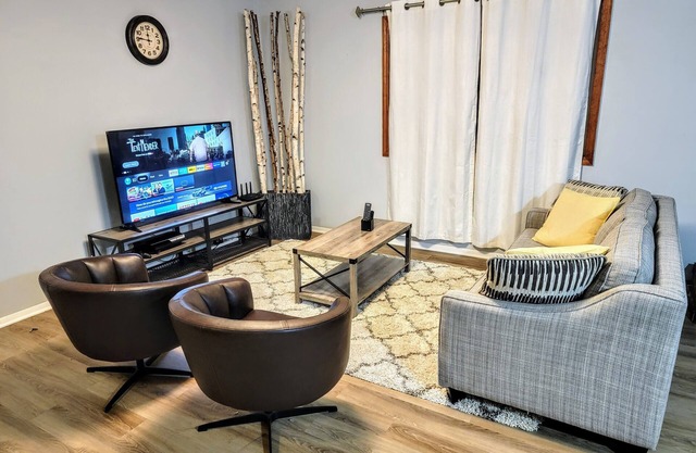 Nice 5 BDR/3 BATH Home near BWI Airport with WIFI, Beach, Parking, Ambiance