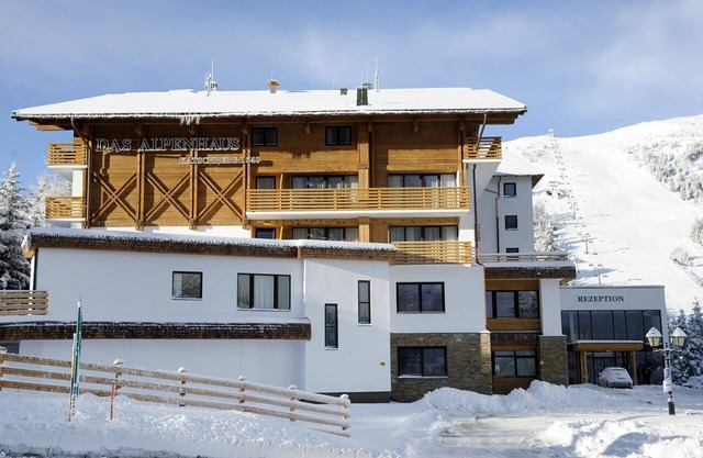 Nice apartment for 4 people with WIFI, pool, TV, balcony, pets allowed and panoramic view