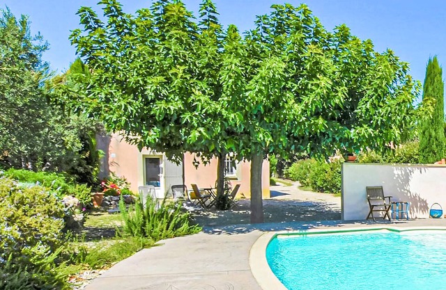 Nice apartment in Caumont-sur-Durance