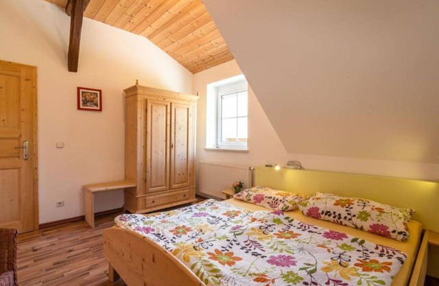 Nice apartment for 8 guests with pool, WIFI, TV, patio, pets allowed and parking