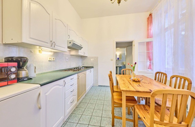 Nice apartment for 5 people with WIFI, TV and parking