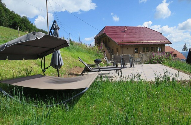 Nice apartment for 4 people with WIFI, TV, patio, pets allowed and parking