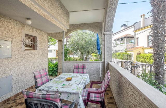 Nice apartment in Porec with WiFi