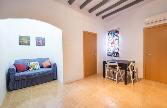 Nice apartment in the historic and commercial center of Reus.
