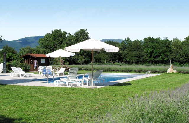 Nice apartment in villa for 4 guests with A/C, pool, WIFI, TV, terrace and parking