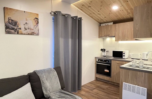 Nice apartment in villa for 4 guests with WIFI, TV, terrace and parking