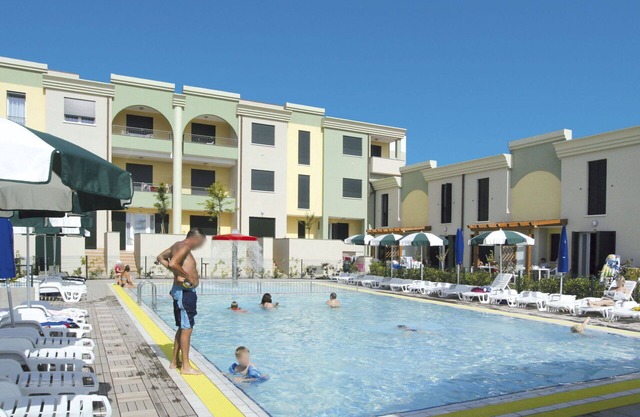 Nice apartment in villa for 6 guests with A/C, WIFI, pool, TV, terrace and parking