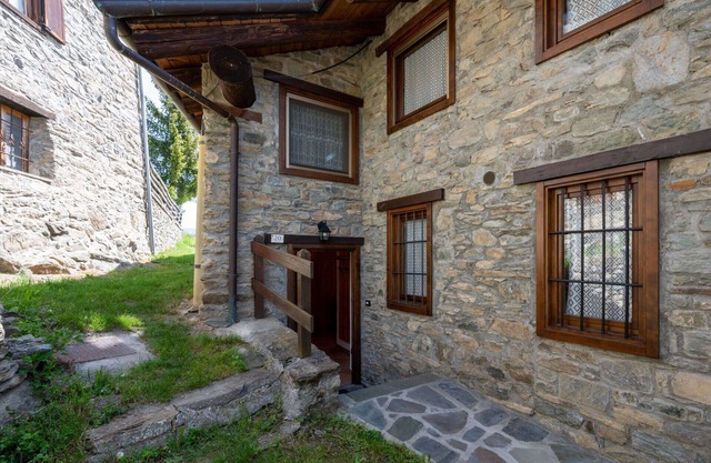 Nice apartment for 6 people with TV, balcony and parking, close to Aosta