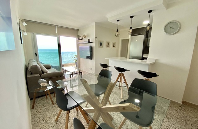 Nice apartment on the beach with a large terrace facing the sea