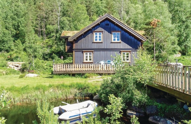 Nice cottage on Grasåstunet with idyllic location by a small private lake.