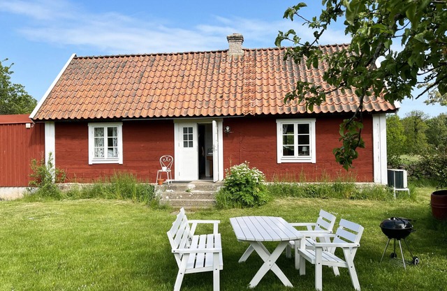 Nice cottage on Öland with grazing sheep in the surroundings I SE04033