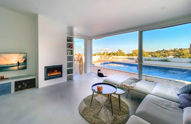 Nice country house with beautiful sea views.