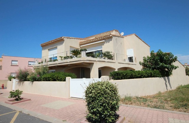 Nice flat with air conditioning for 5 people,south exposed, Wifi, 10m away from the beach of.