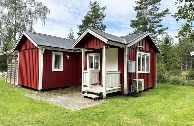 Nice holiday home by the lake Vristulve