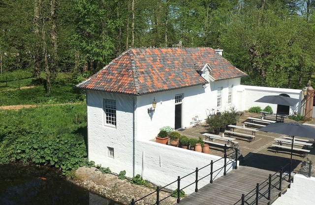 Nice holiday home on the estate of The White Castle