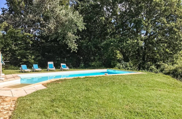 Nice home in Val de Louyre et Caude