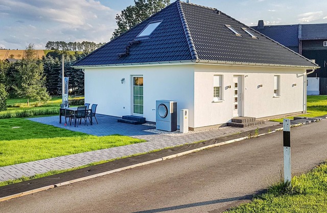 Nice home in Aue-Bad Schlema with WiFi