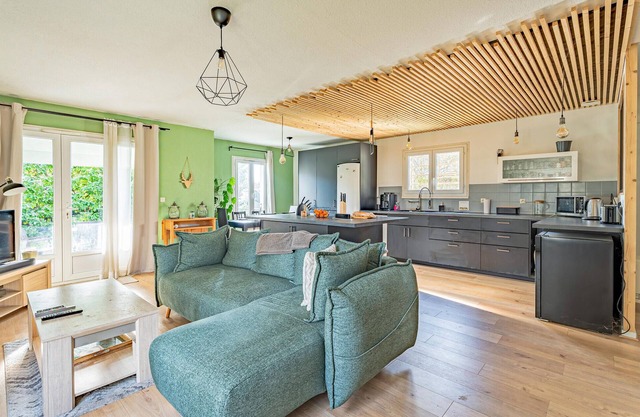 Nice home in Blaye with WiFi