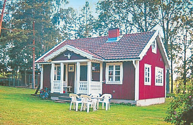 Nice home in Blomstermåla with sauna