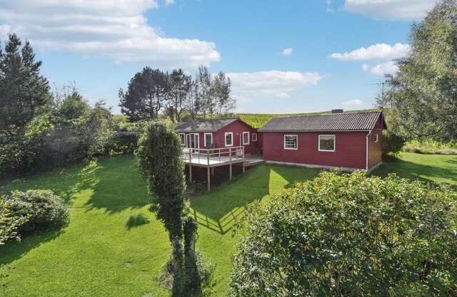 Nice home in Dronningmølle with WiFi