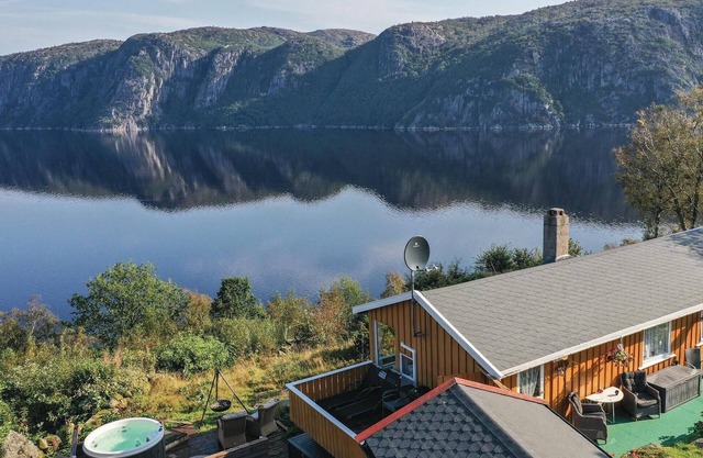 Nice home in Farsund with WiFi