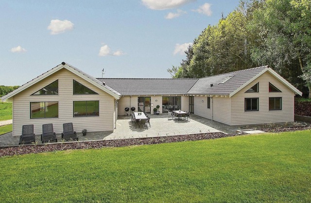 Nice home in Glesborg with kitchen