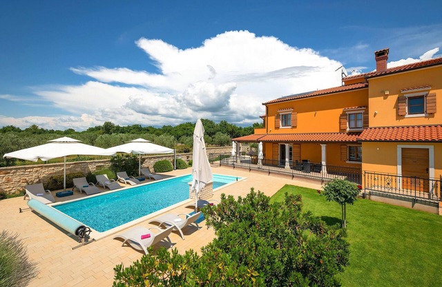 Nice home in Hr-52215 Vodnjan