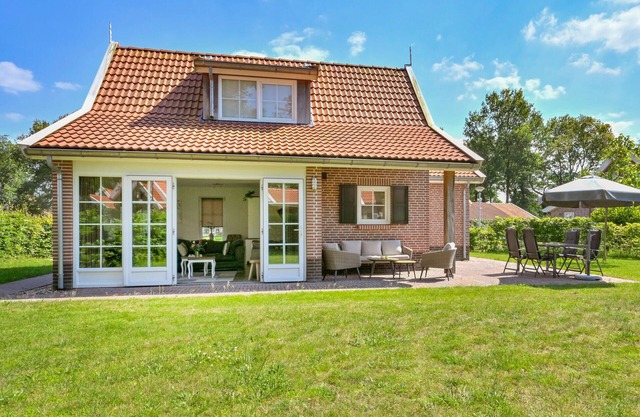 Nice home in Hoge Hexel with WiFi