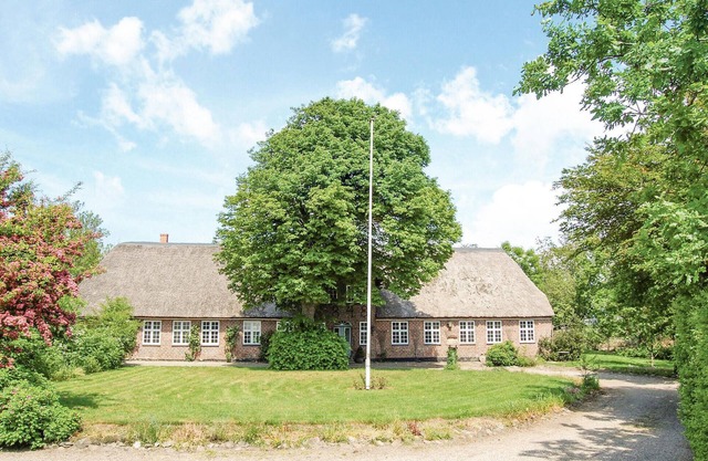 Nice home in Højer with sauna