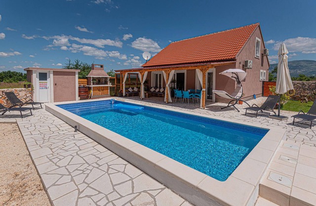 Nice home in Kaocine - Miljevci