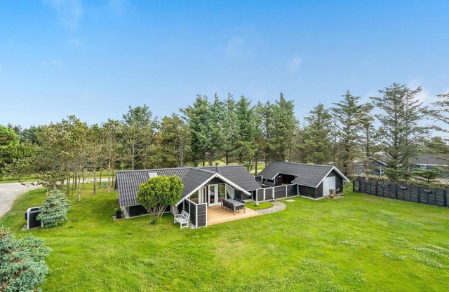 Nice home in Løkken with kitchen