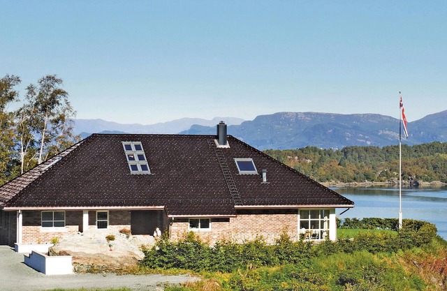 Nice home in Lundegrend with WiFi