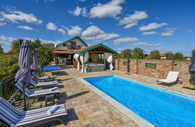 Nice home in Prugovac with sauna