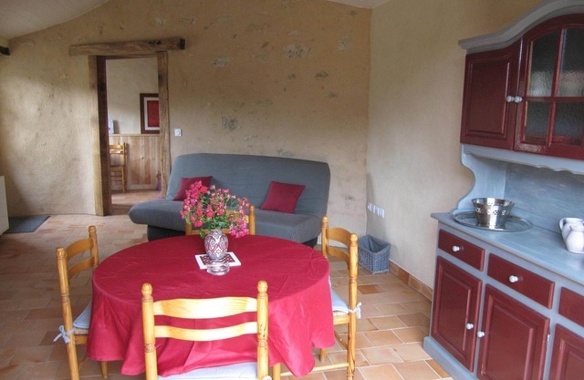 Nice little farmhouse, ideally located between Puy du fou and Futuroscope