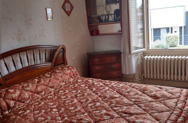 Nice room close to shops