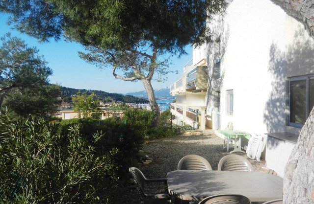 Nice T2 of small residence: shaded garden, seen sea, nearness beach