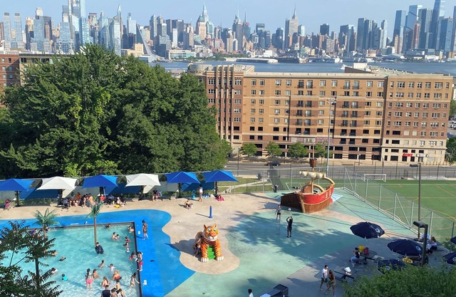 Nice two Bedroom apt at 25 Minutes to New York Excellent bus Transportation