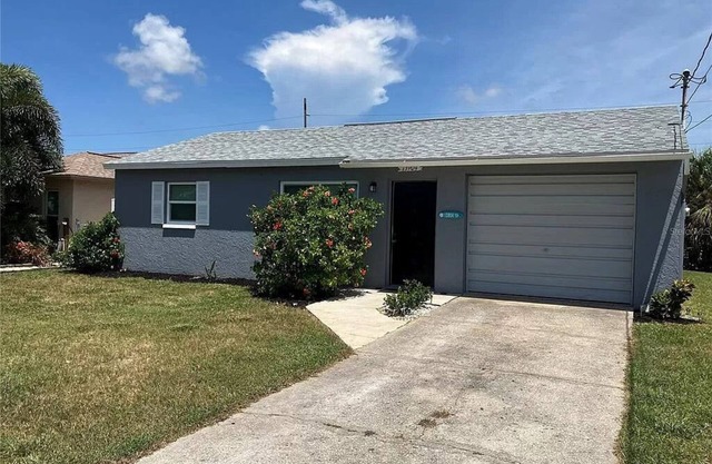 Nice updated cozy canal home with direct Gulf of Mexico access