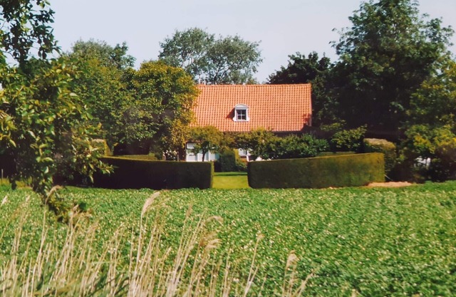 Nice villa in a calm and green environment, 10 min from the sea