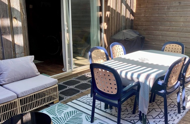 Nice wooden apartment ! 80 meters from the sea!