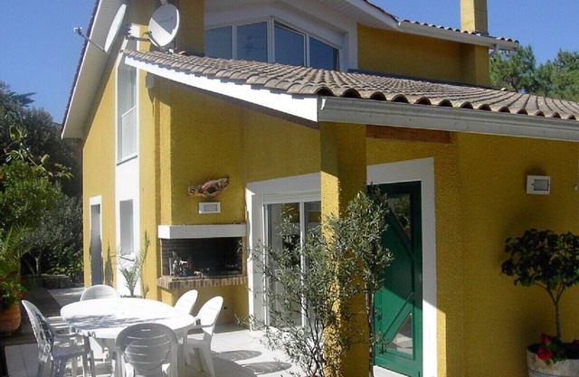 nicely furnished and comfortable, close to the beach