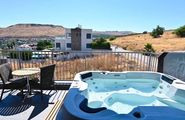 Nino Magdala - 1Bdrm Suite with private spa bath/Sea of the Galilee