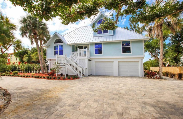 Nirvana Beachfront 3 Bedroom/3 Bath House