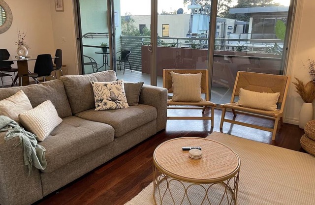 Nirvana Stays - JUST LISTED - BOOK NOW - 2 BDR & Across the road from the BEACH!