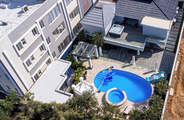 nLuxury mansion, Chef included, heated pool and BBQ